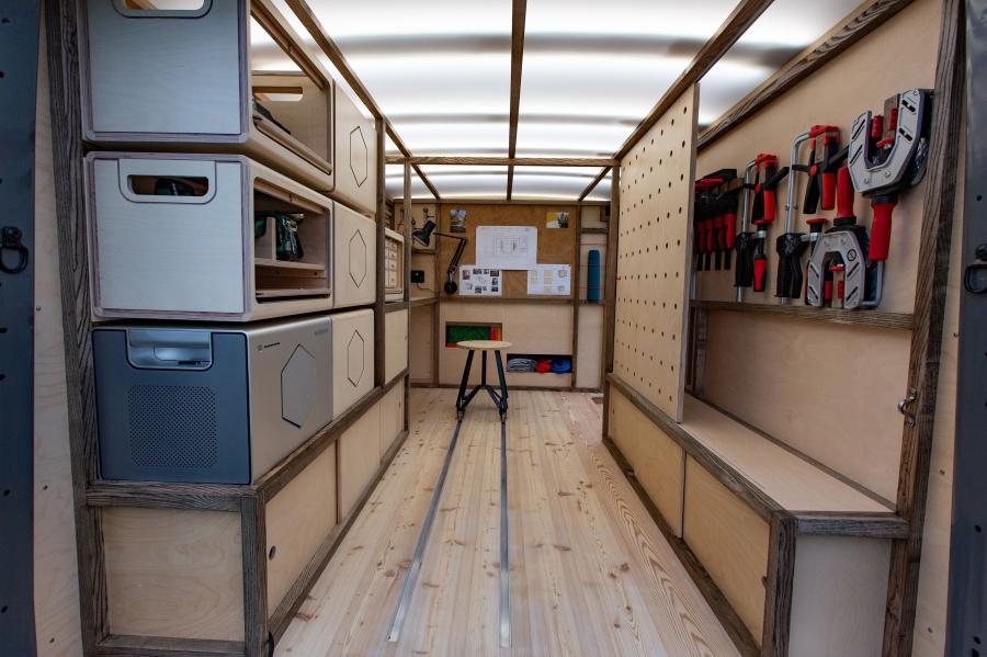 Интерьер Nissan NV300 Concept Van 2019 года  (фото 5 из 8)